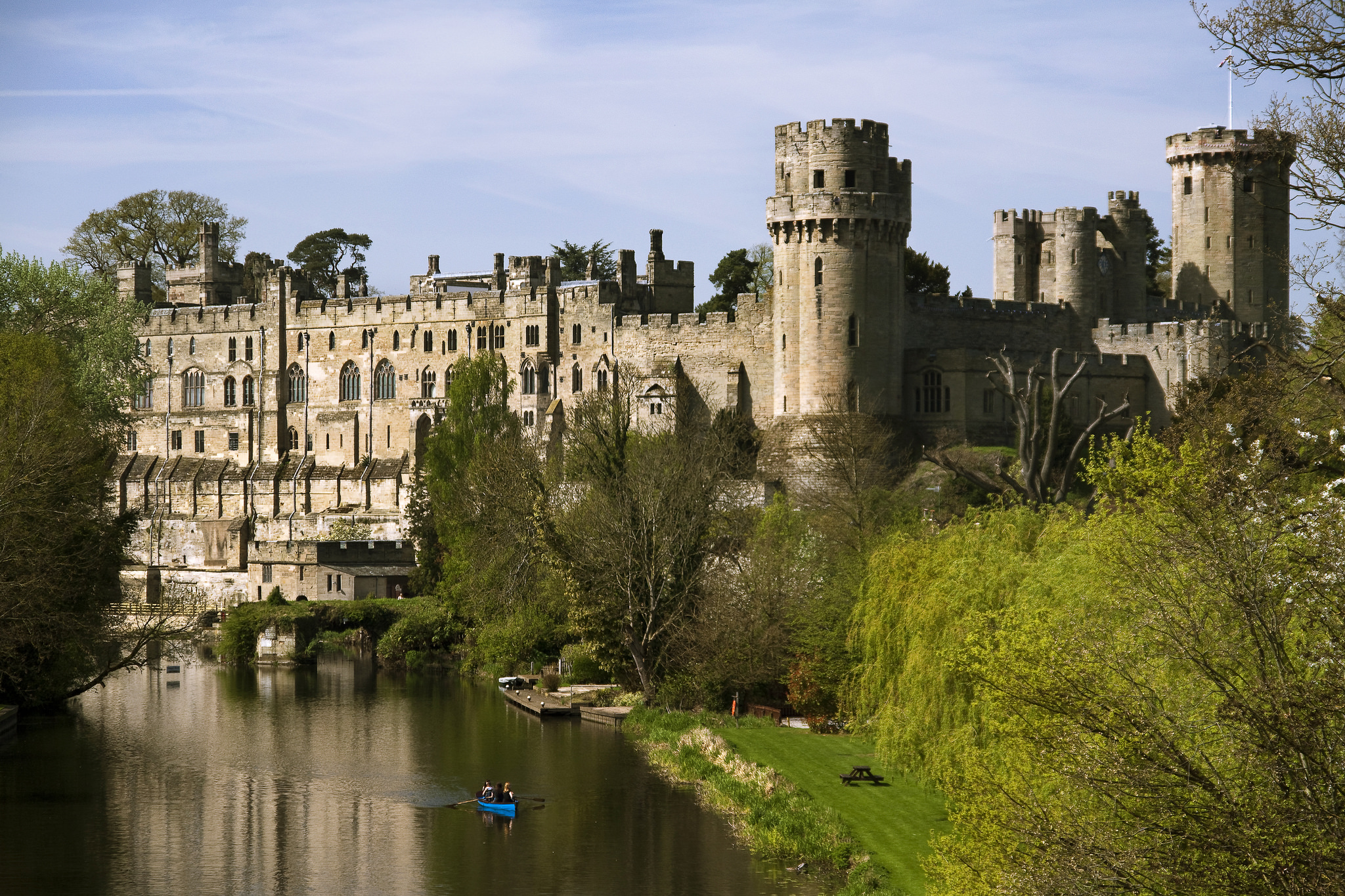 Britain castles. Уорикский замок в Англии. Замок Уорик-Касл. Замок города Уорвик. Варвик Кастл в Англии.